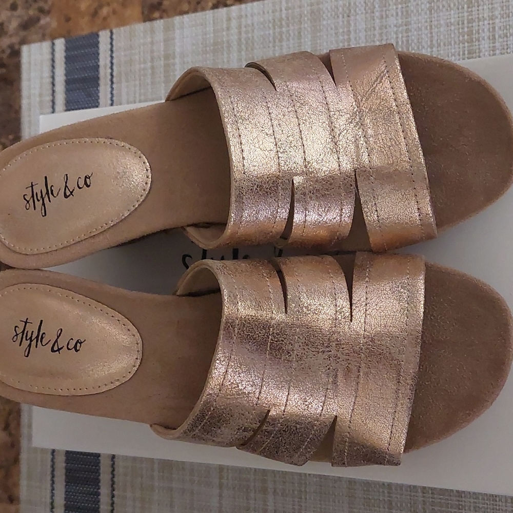 ROSE GOLD JULIAAF HEELS SIZE 6.M